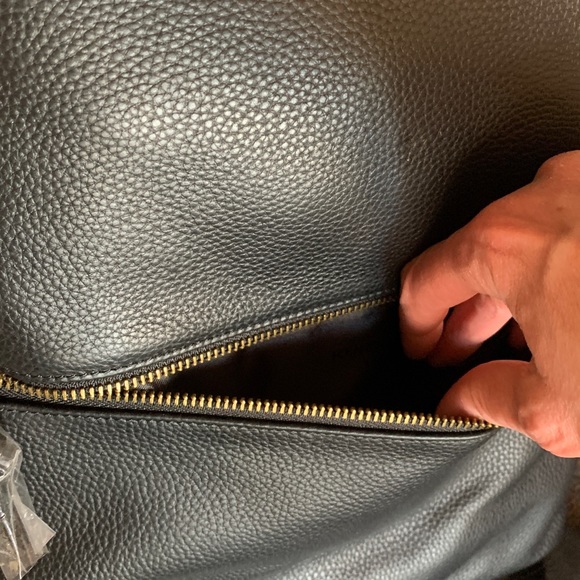 Authentic KURT GEIGER LONDON Pebbled leather two way top zip backpack - Picture 10 of 16